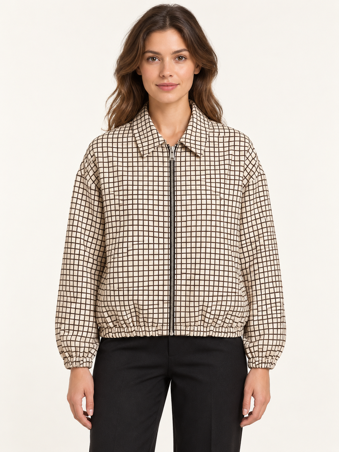 Giubbino cropped over a quadri con zip, esempio assortimento, vista fronte