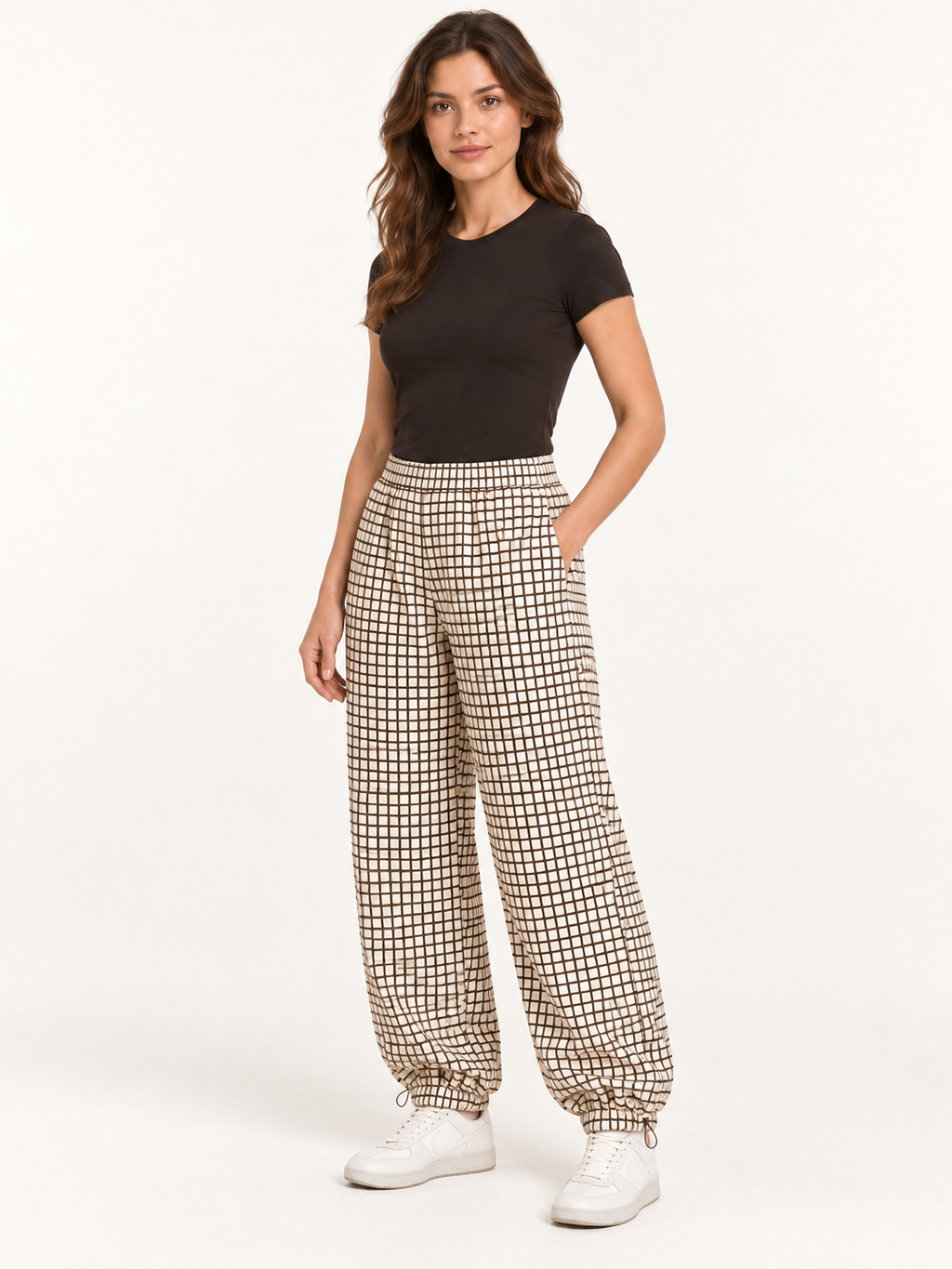Pantalone tecnico a quadri con fondo arricciato, esempio assortimento, vista tre quarti