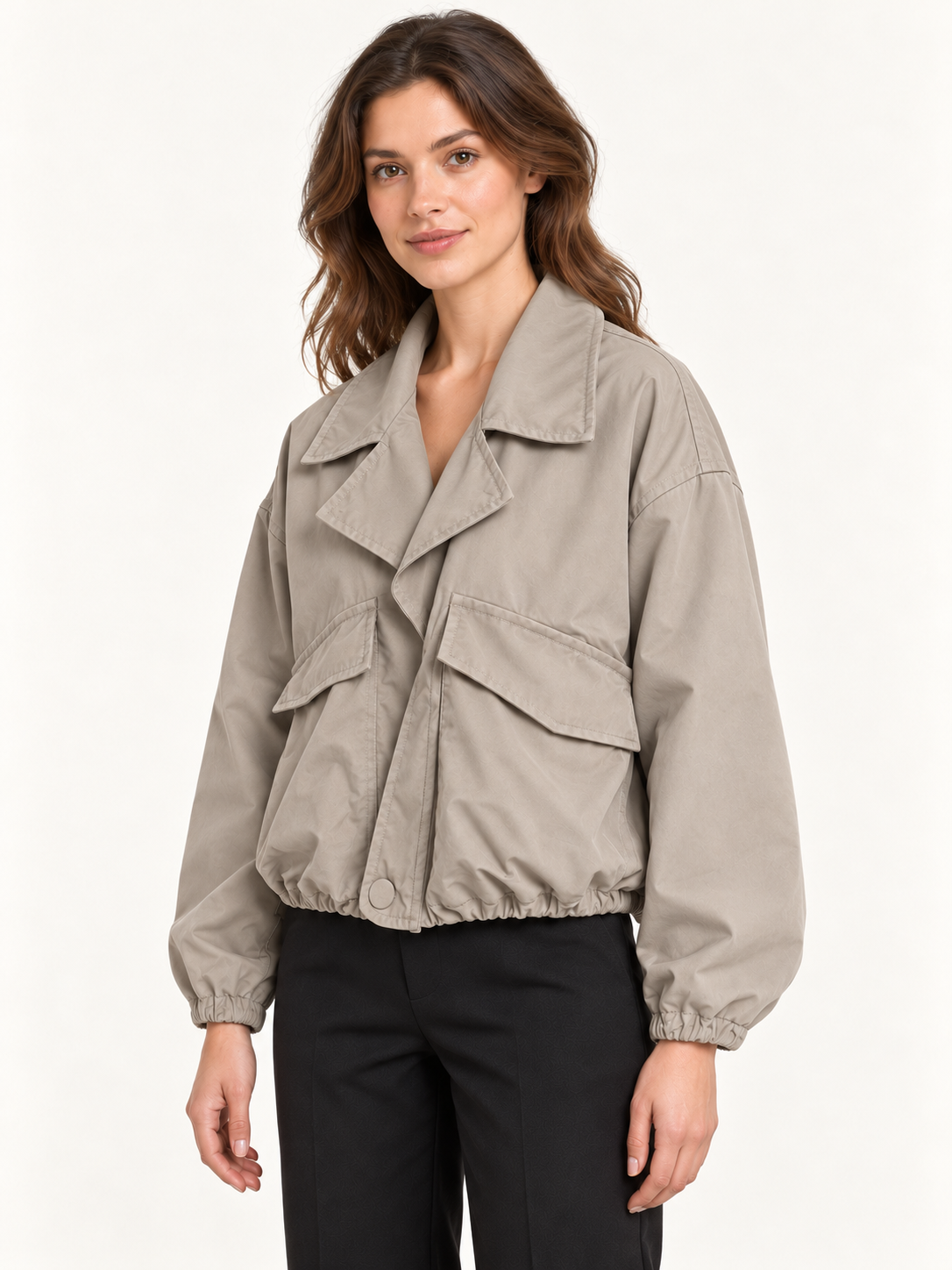 Giubbino cropped over con maxi rever, esempio assortimento, vista tre quarti